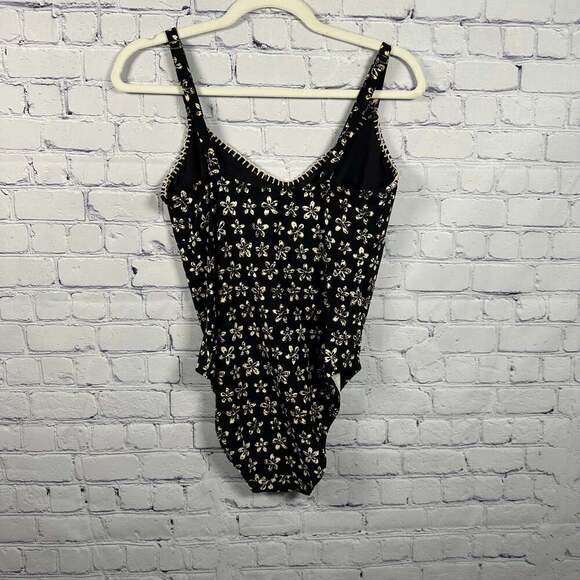 COCO REEF Keeping Solitaire V-Neck Underwire One-Piece Swimsuit - Picture 3 of 6